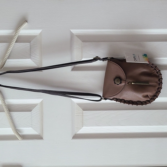 Chala Vegan Leather Crossbody bag - Picture 5 of 10